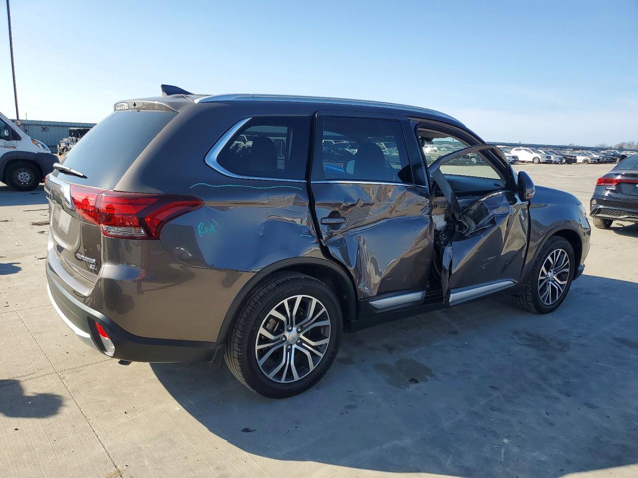2018 MITSUBISHI OUTLANDER SE photo 3