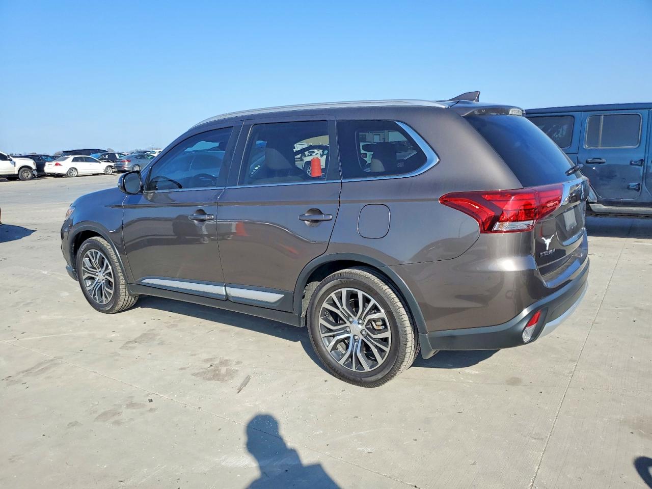 2018 MITSUBISHI OUTLANDER SE photo 2