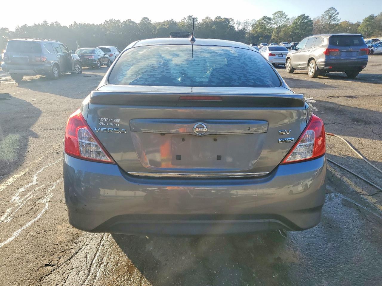 2019 NISSAN VERSA SV photo 6