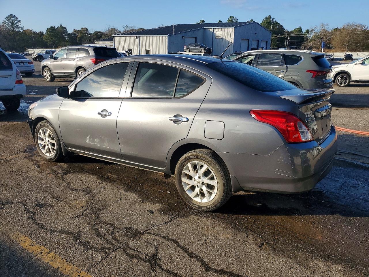 2019 NISSAN VERSA SV photo 2