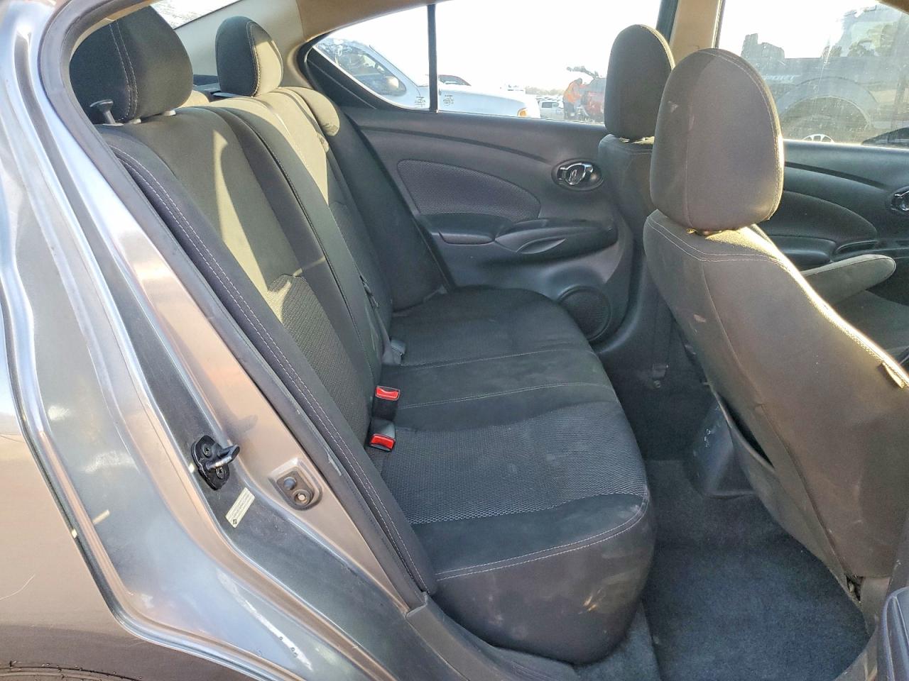 2019 NISSAN VERSA SV photo 10