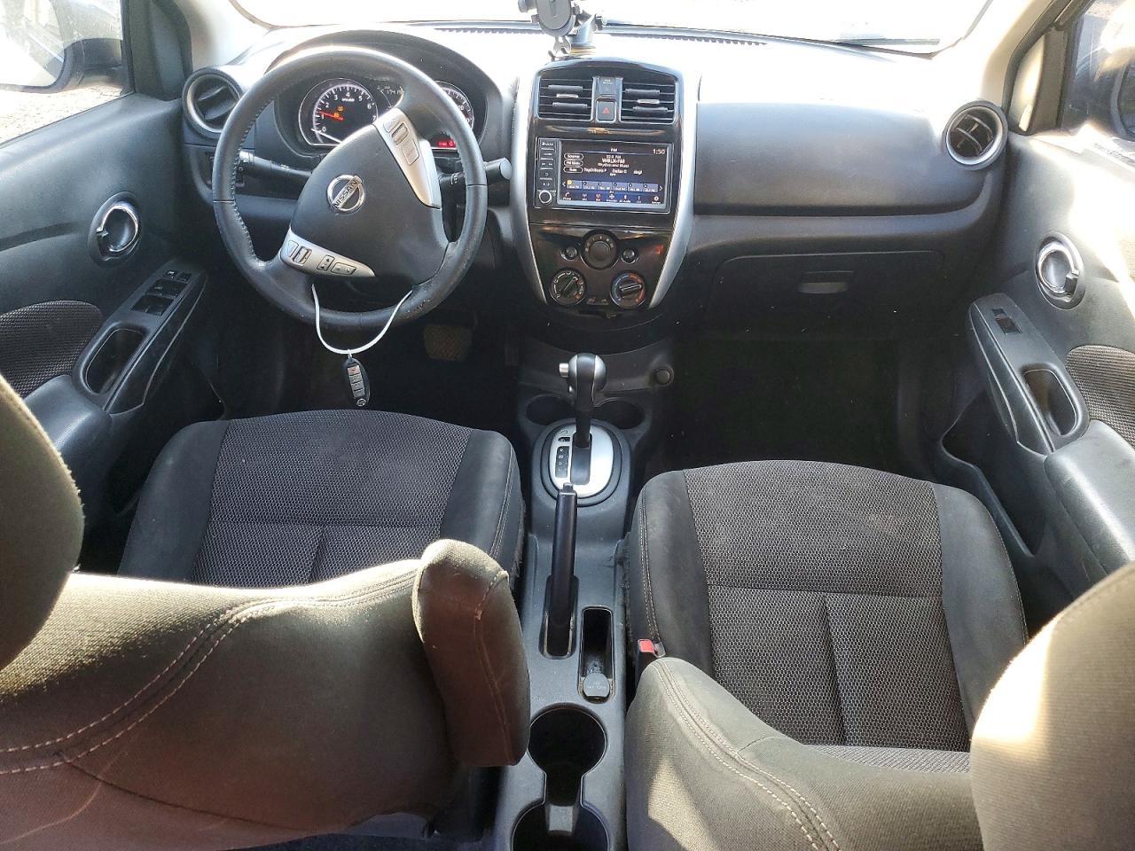 2019 NISSAN VERSA SV photo 8