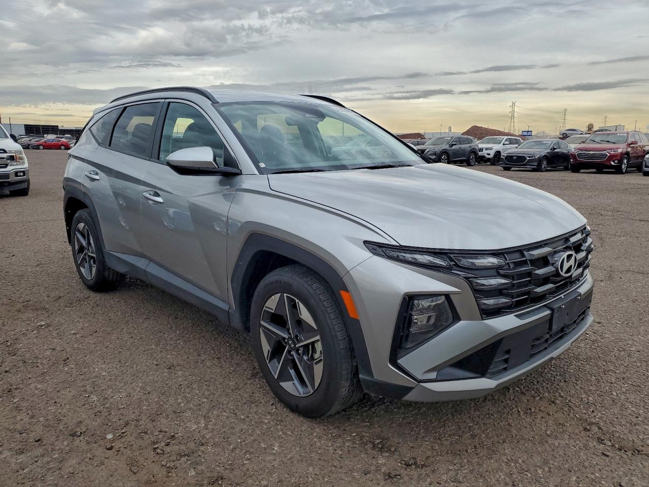 2025 HYUNDAI TUCSON SEL photo 4