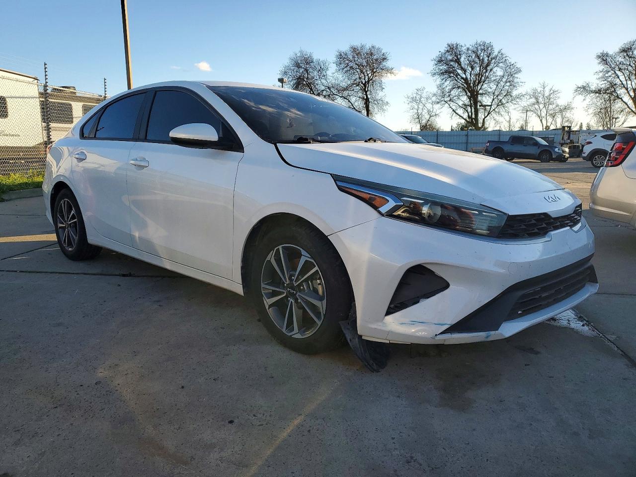 2023 KIA FORTE LX photo 4