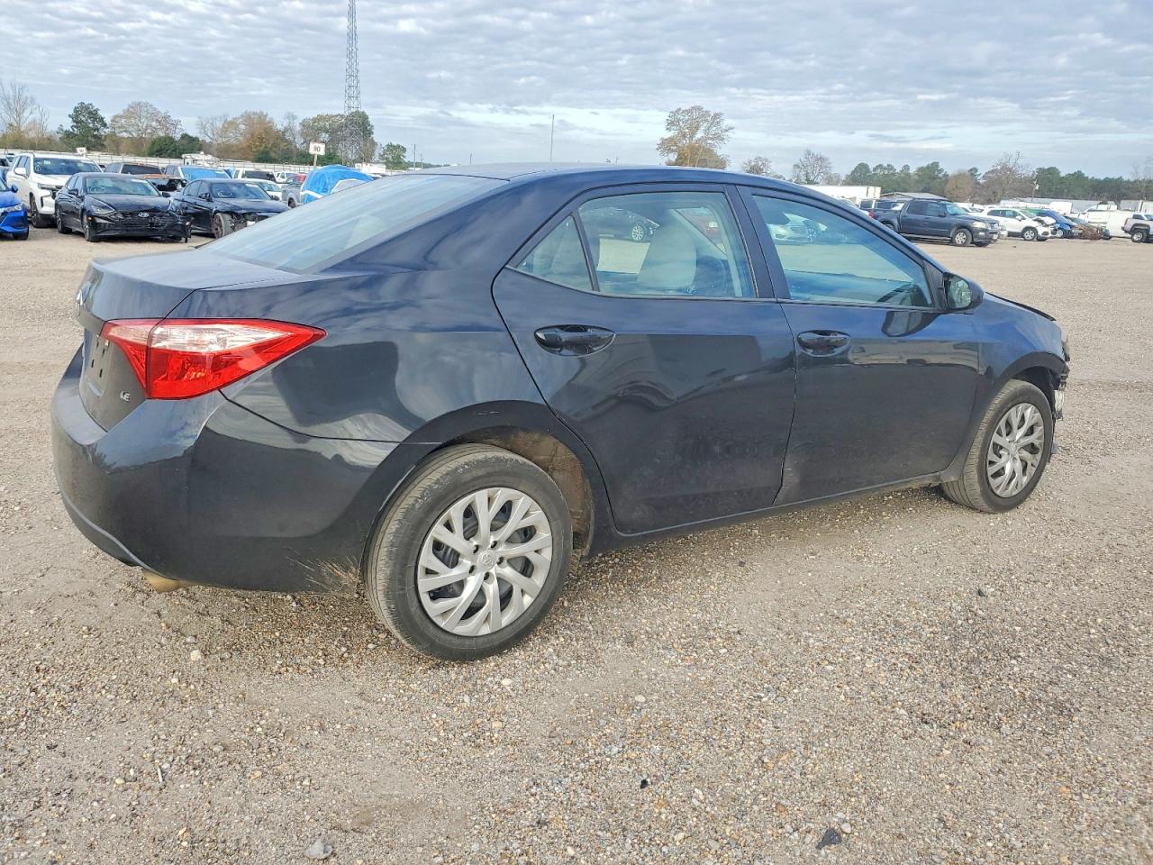 2018 TOYOTA COROLLA L photo 3