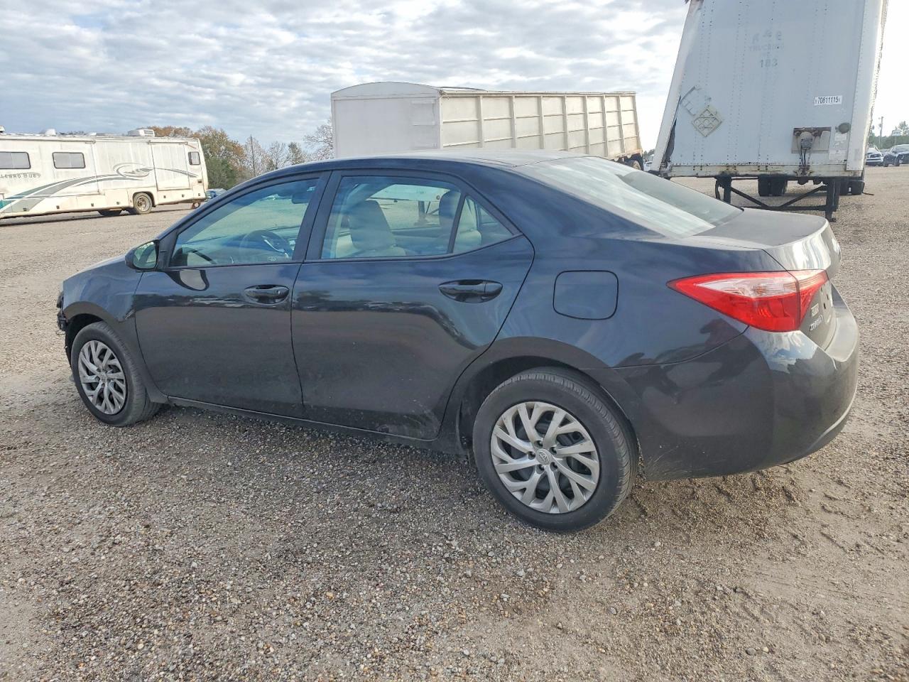 2018 TOYOTA COROLLA L photo 2