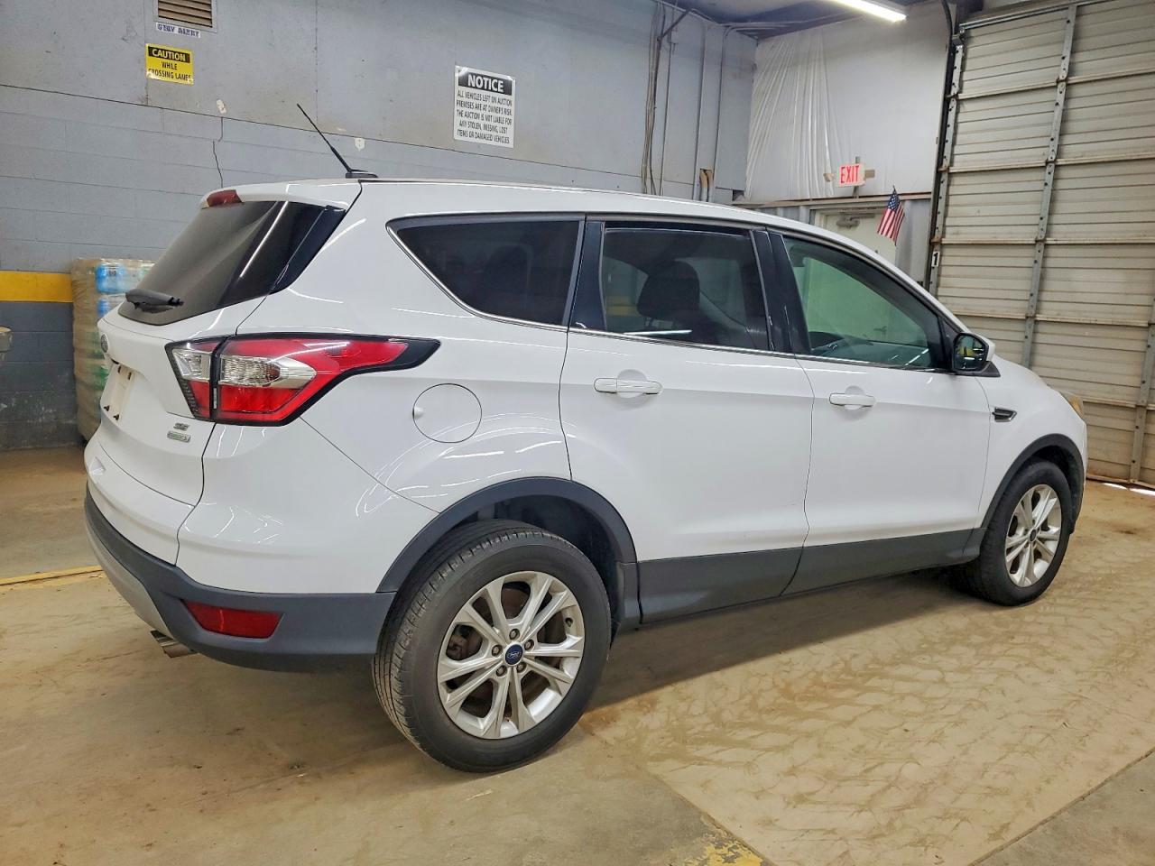 2017 FORD ESCAPE SE photo 3