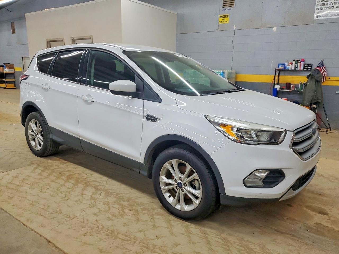 2017 FORD ESCAPE SE photo 4