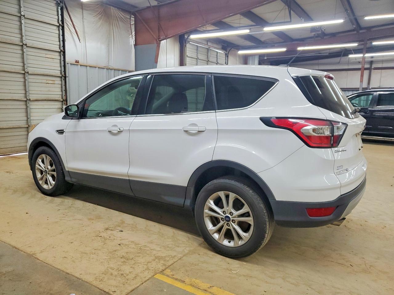 2017 FORD ESCAPE SE photo 2