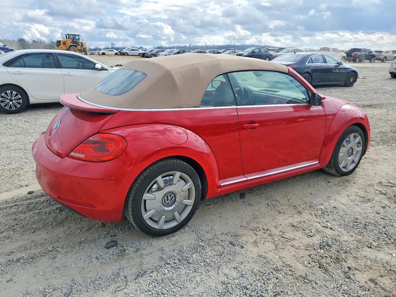 2016 VOLKSWAGEN BEETLE S/SE photo 3