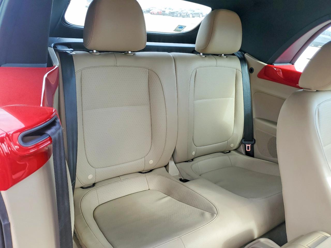 2016 VOLKSWAGEN BEETLE S/SE photo 10
