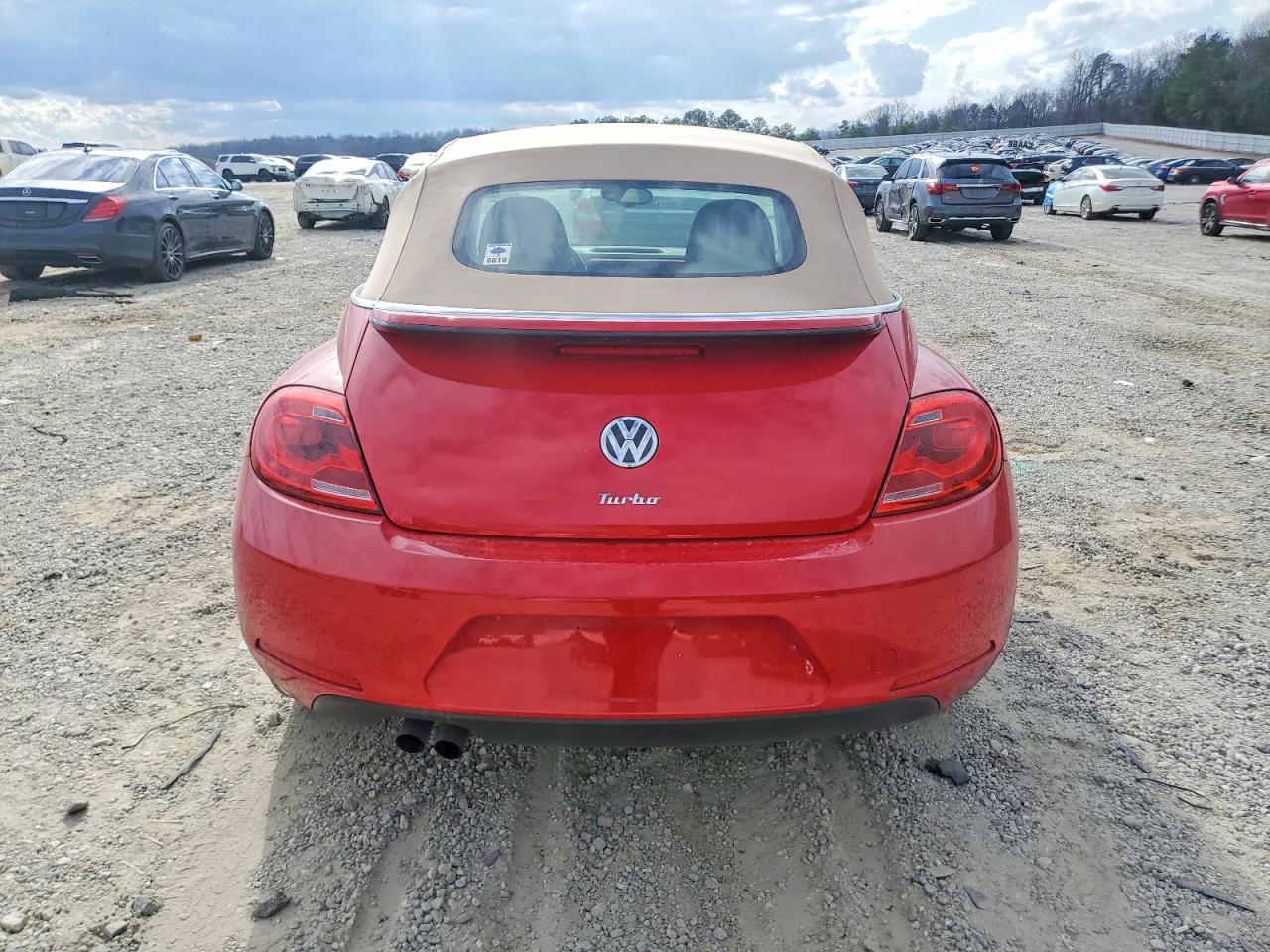 2016 VOLKSWAGEN BEETLE S/SE photo 6