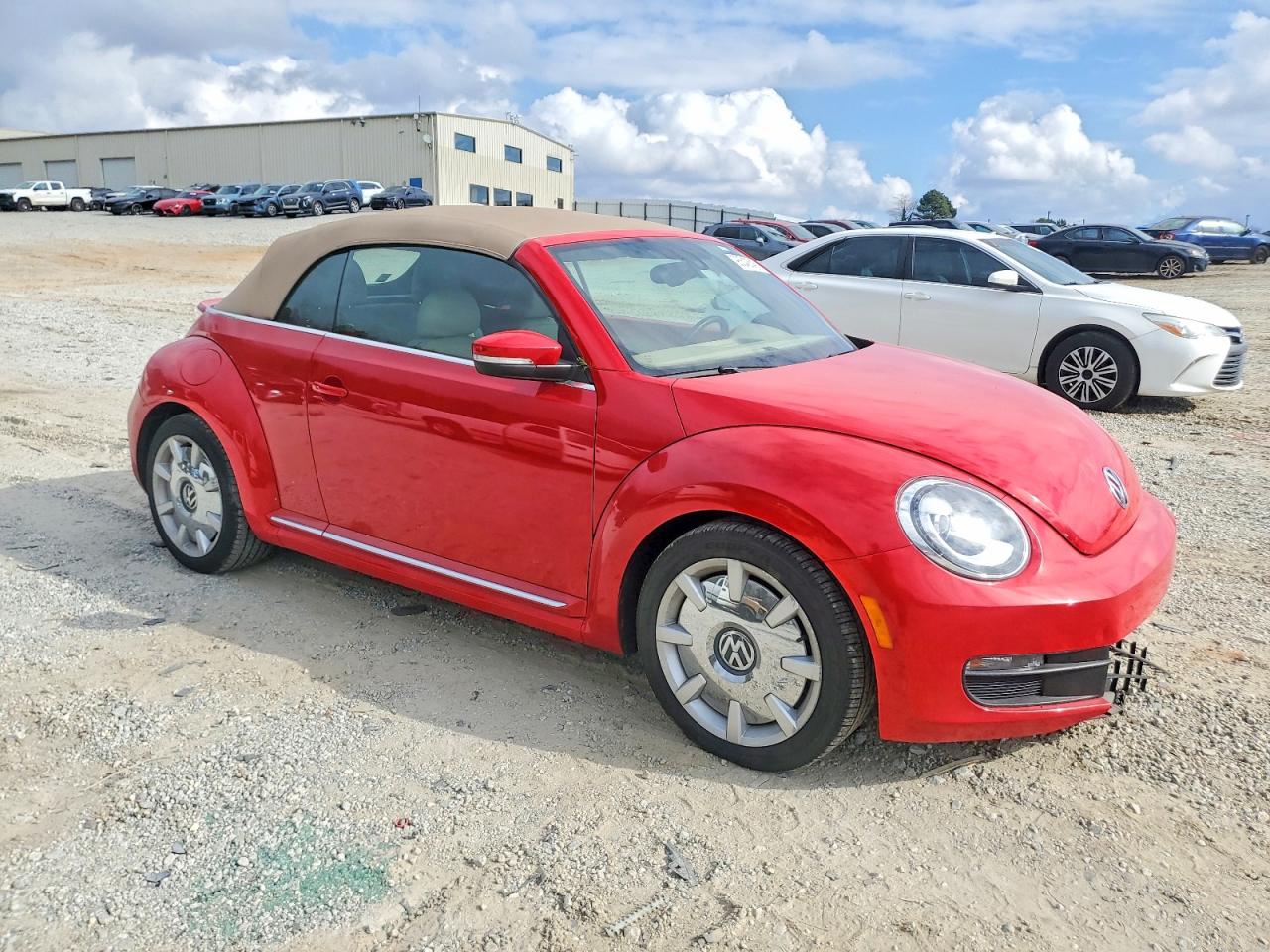 2016 VOLKSWAGEN BEETLE S/SE photo 4