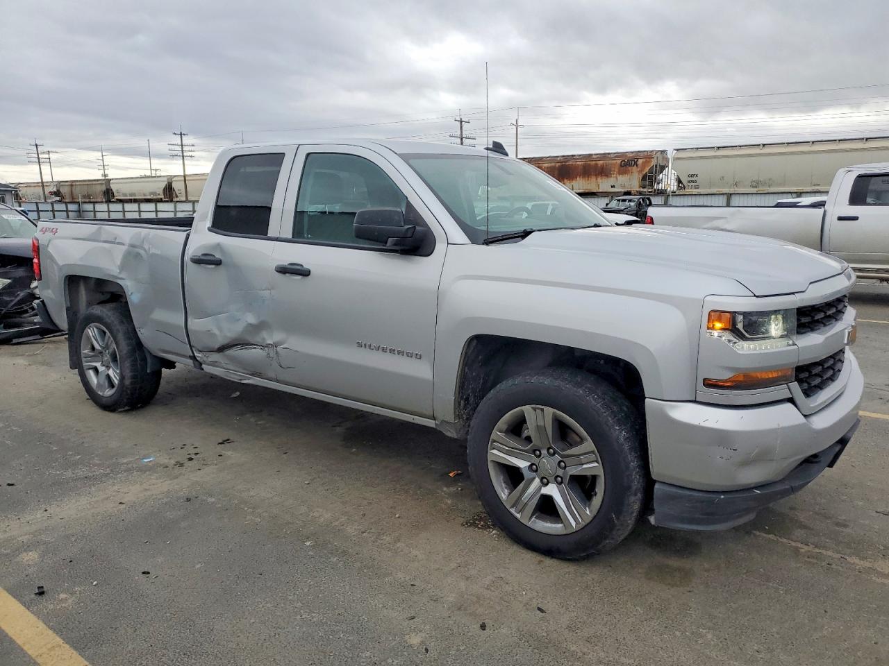 2018 CHEVROLET SILVERADO K1500 CUSTOM photo 4