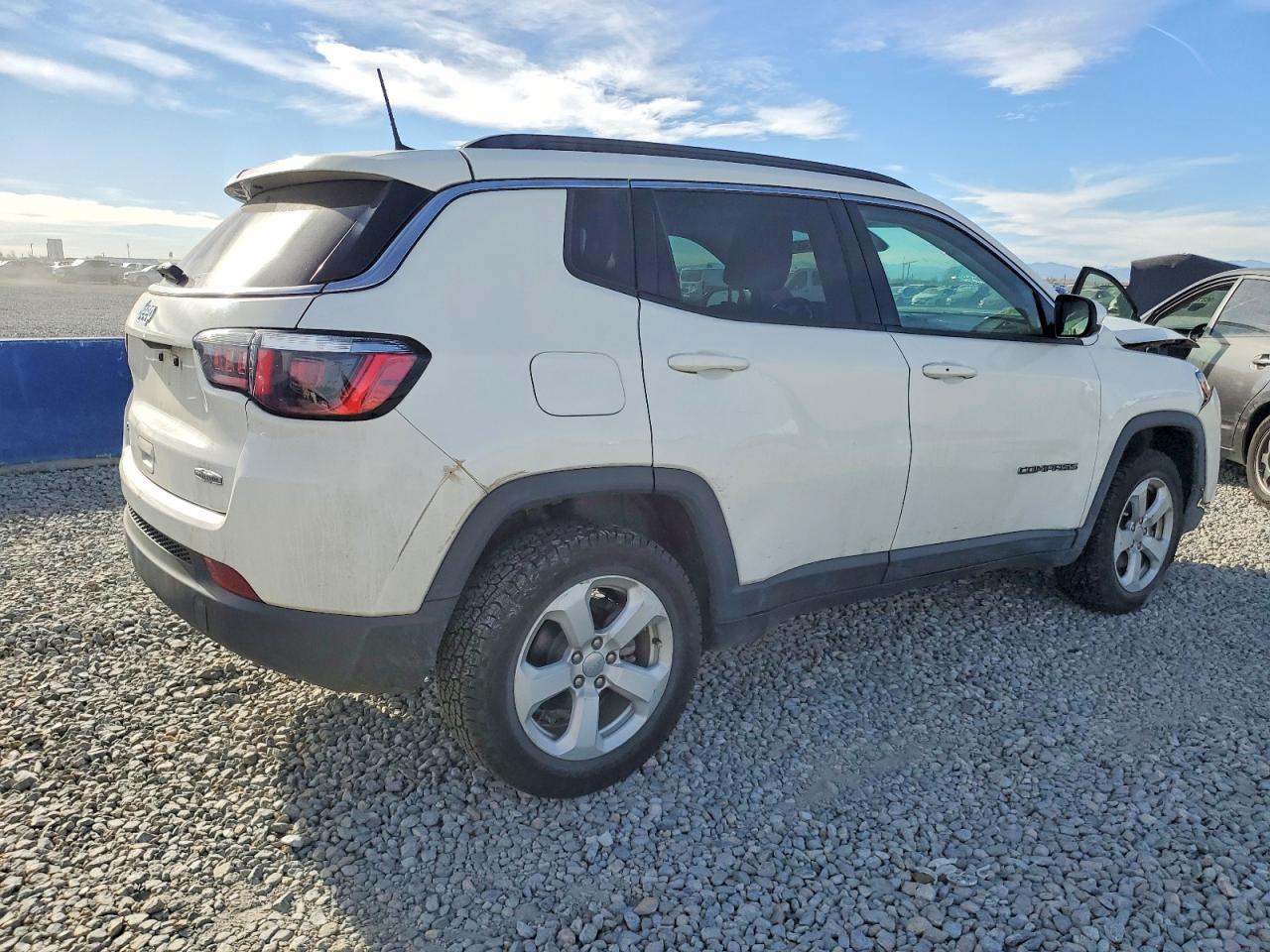 2019 JEEP COMPASS LATITUDE photo 3