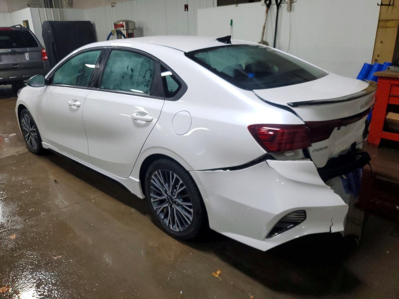 2023 KIA FORTE GT LINE photo 4