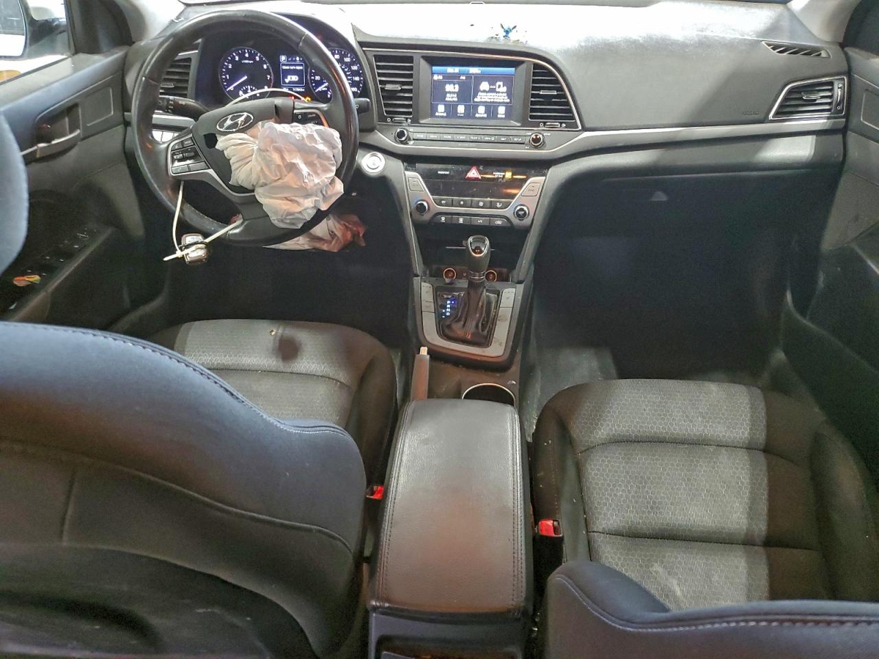 2017 HYUNDAI ELANTRA SE photo 8