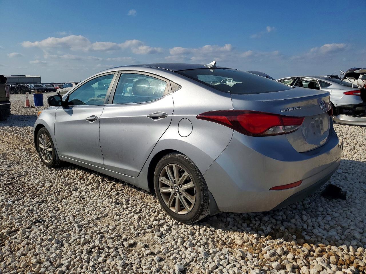 2015 HYUNDAI ELANTRA SE photo 2