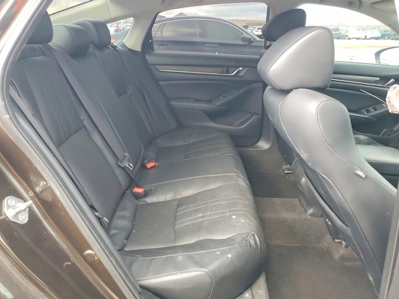 2018 HONDA ACCORD TOURING photo 19