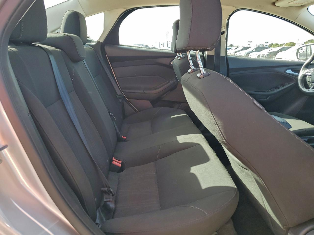 2017 FORD FOCUS SE photo 10