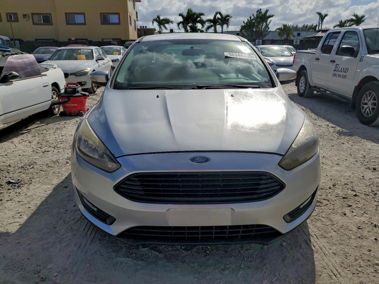 2017 FORD FOCUS SE photo 5