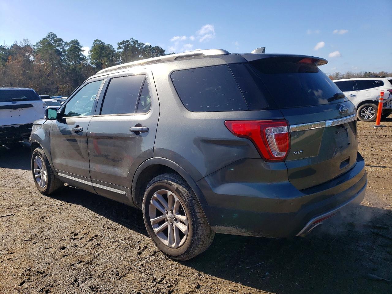 2016 FORD EXPLORER XLT photo 2