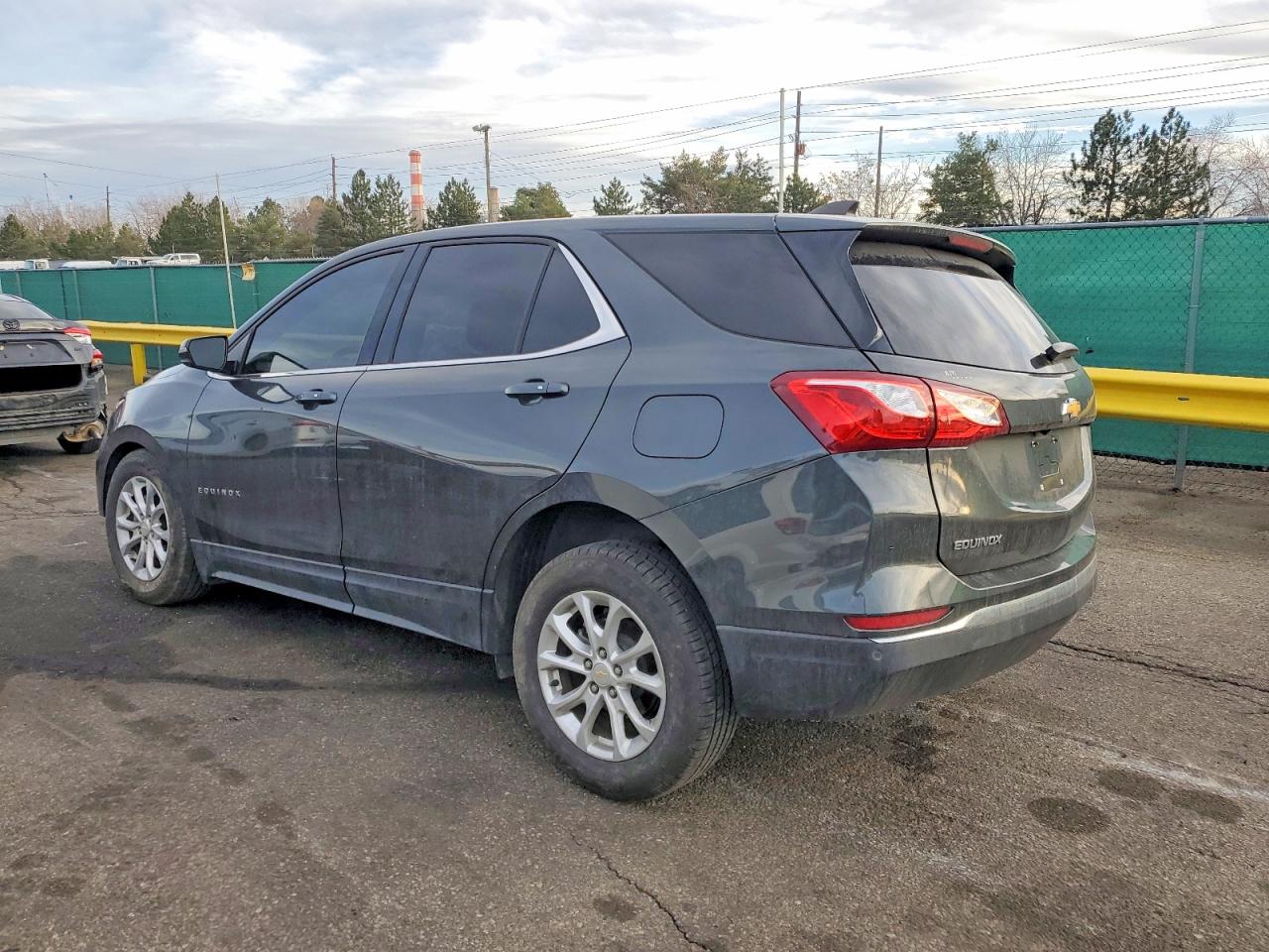 2018 CHEVROLET EQUINOX LT photo 2