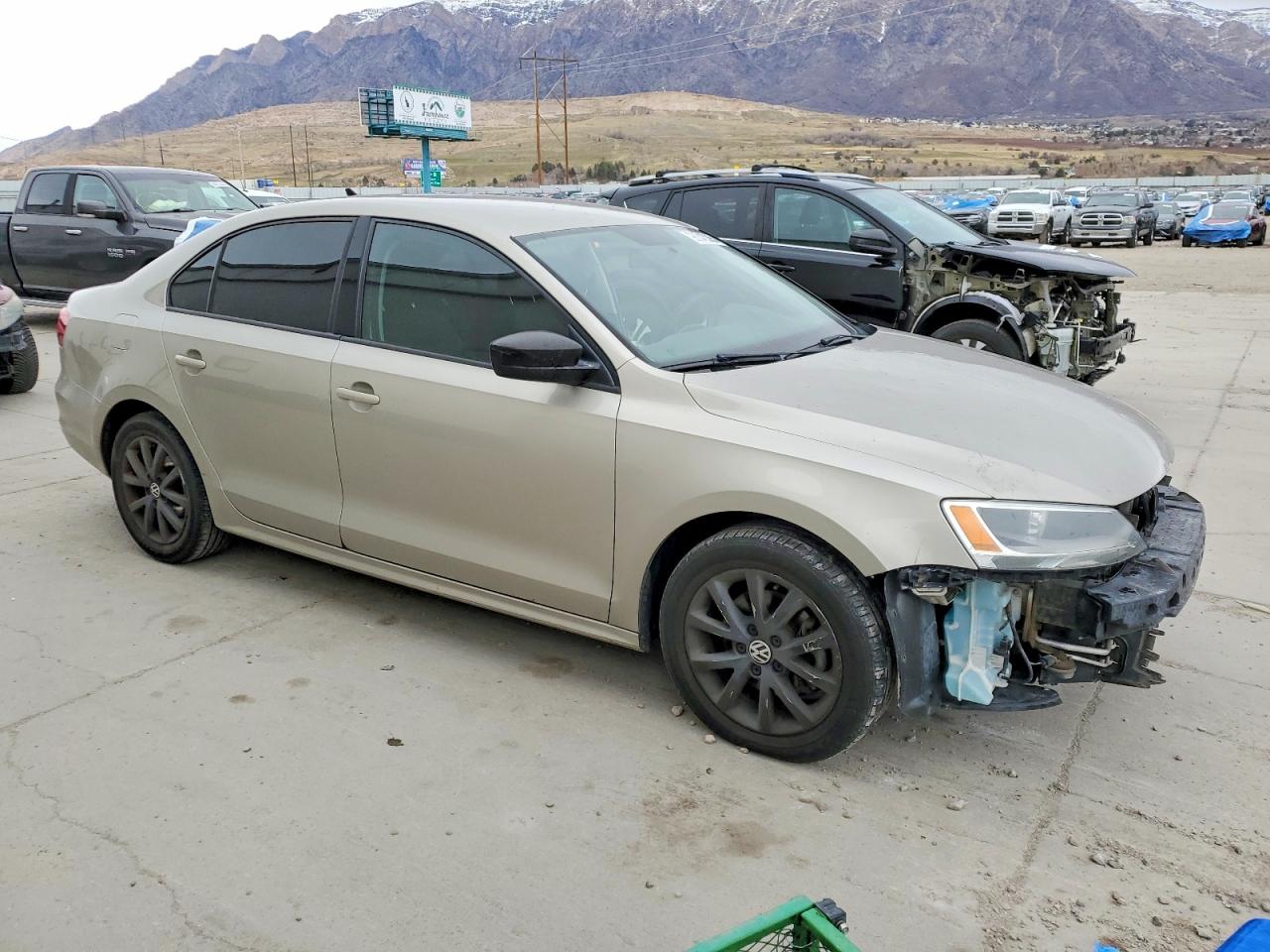 2016 VOLKSWAGEN JETTA SE photo 4