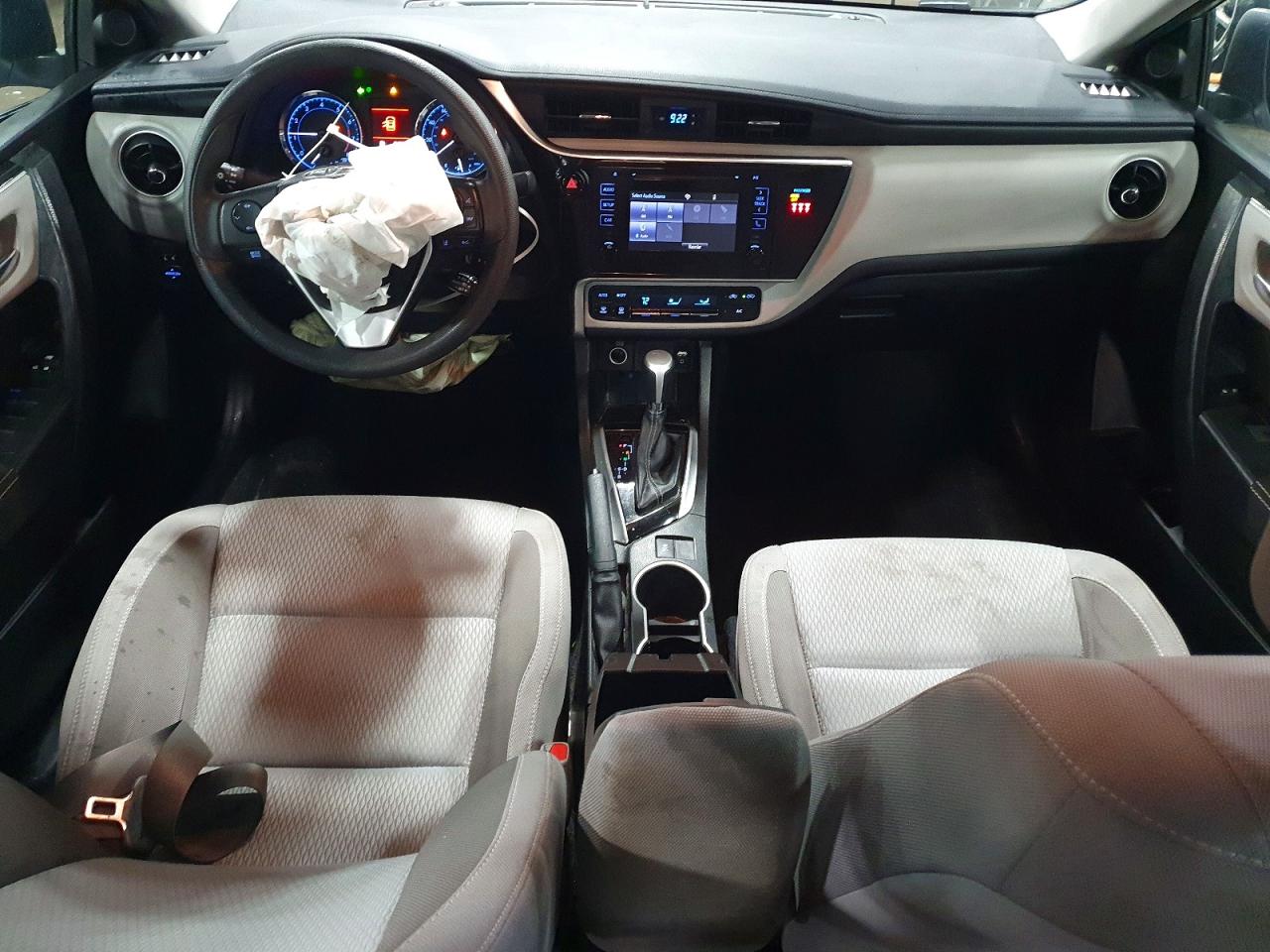 2019 TOYOTA COROLLA L photo 8