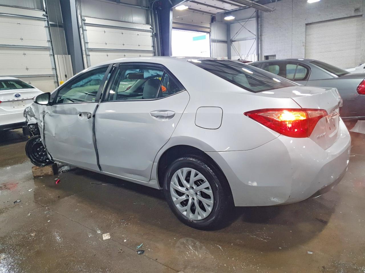 2019 TOYOTA COROLLA L photo 2