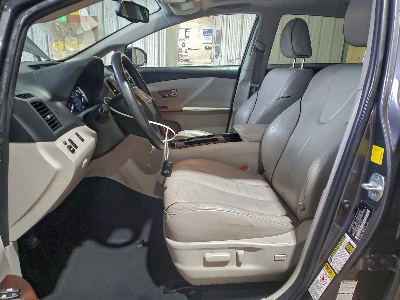 2010 TOYOTA VENZA photo 13