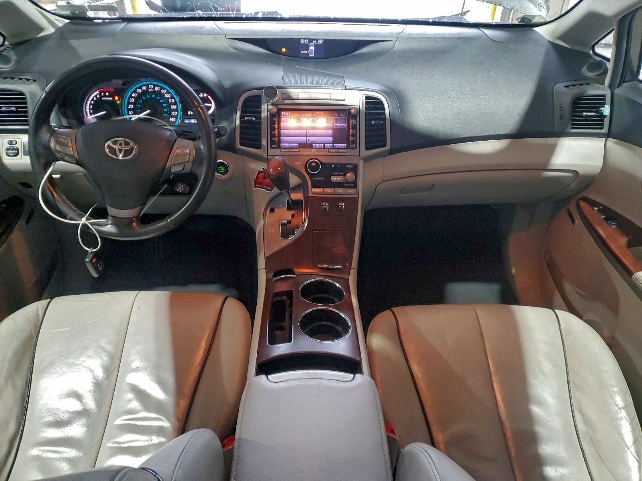 2010 TOYOTA VENZA photo 15