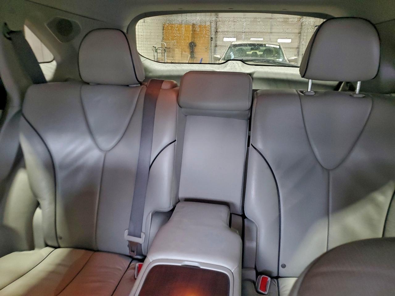 2010 TOYOTA VENZA photo 19