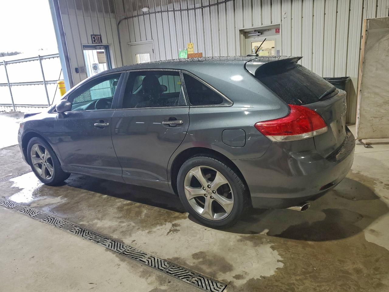 2010 TOYOTA VENZA photo 3
