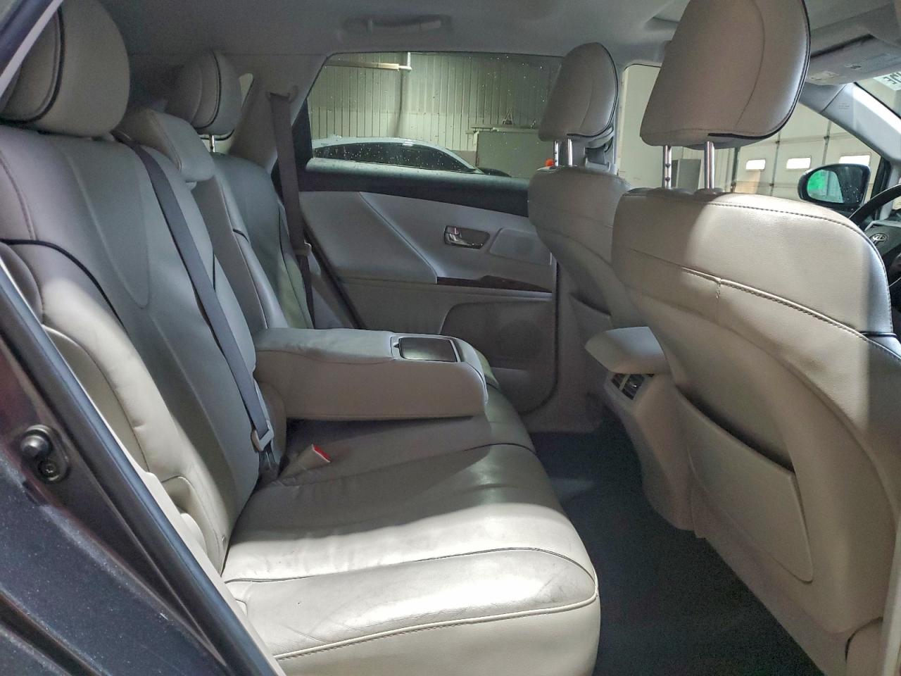 2010 TOYOTA VENZA photo 21