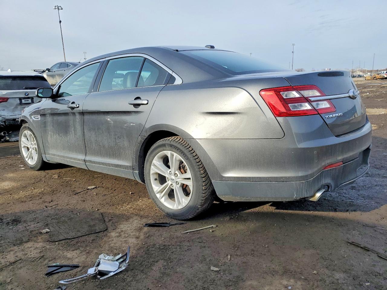 2016 FORD TAURUS SEL photo 2