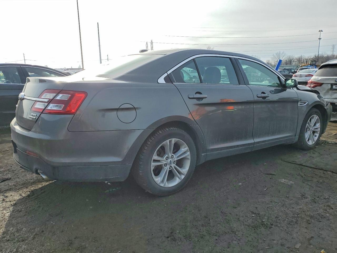 2016 FORD TAURUS SEL photo 3