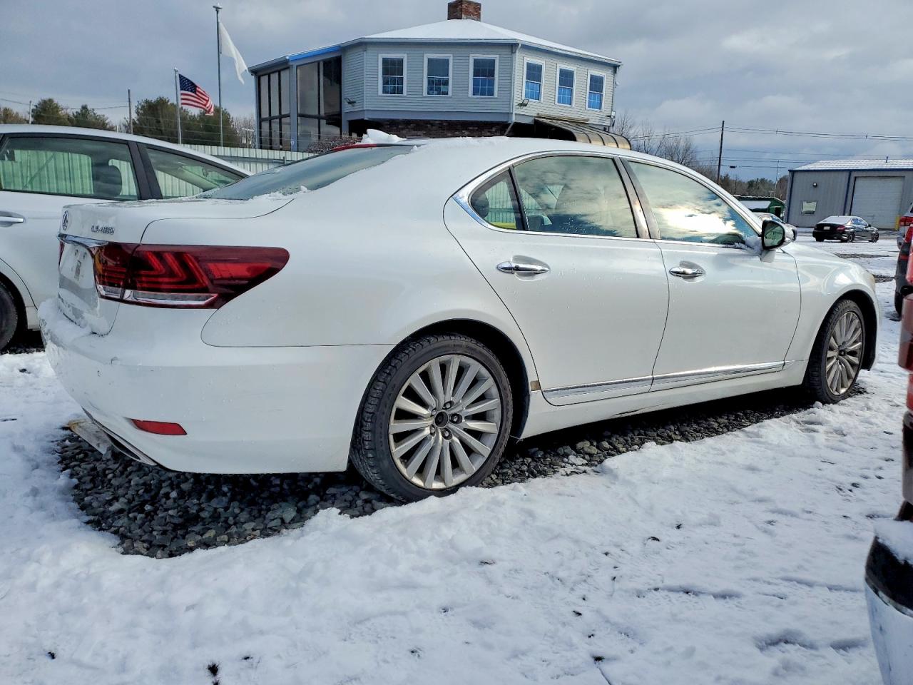 2014 LEXUS LS 460 photo 3