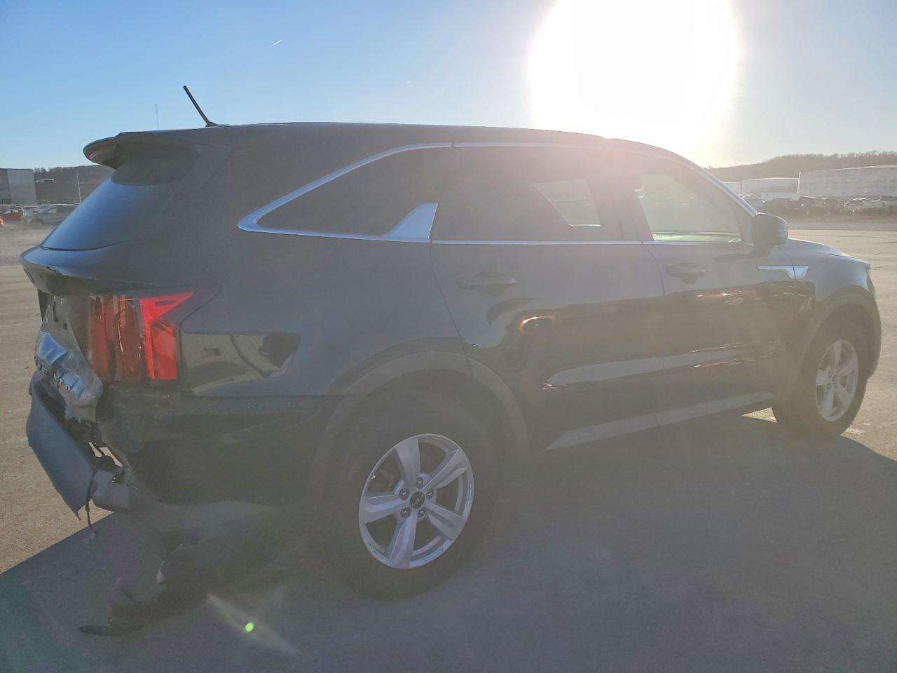 2022 KIA SORENTO LX photo 3
