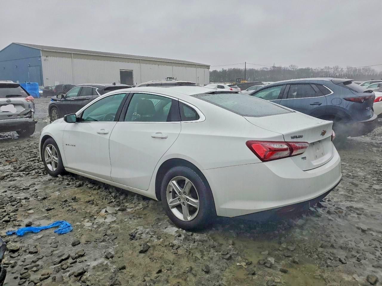 2022 CHEVROLET MALIBU LT photo 2