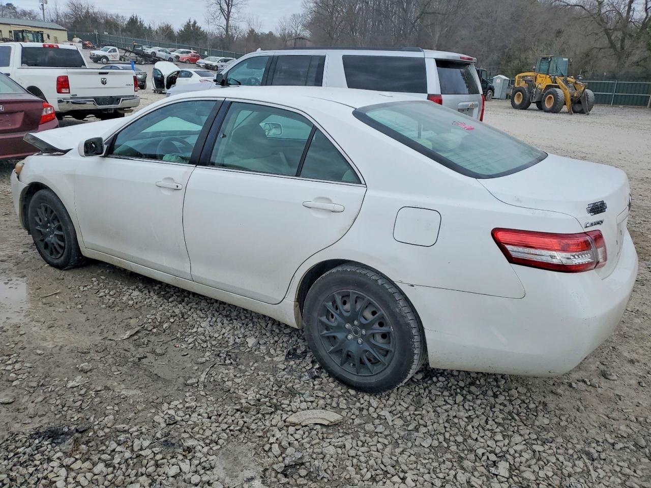 2011 TOYOTA CAMRY BASE photo 2