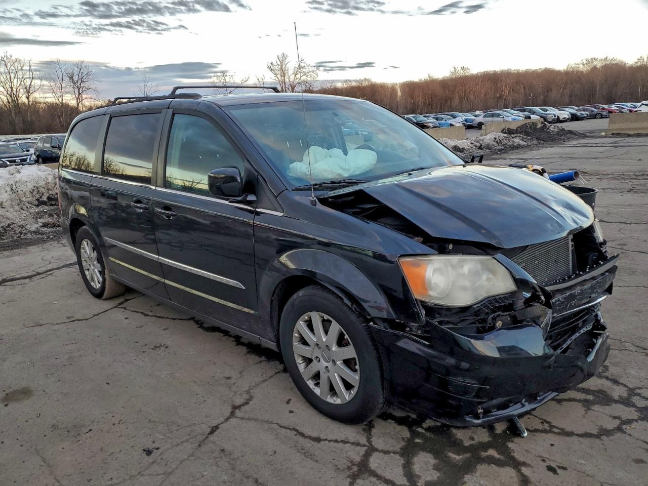 2012 CHRYSLER TOWN & COUNTRY TOURING photo 4