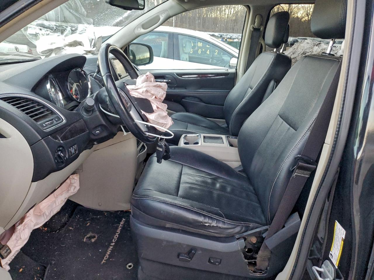2012 CHRYSLER TOWN & COUNTRY TOURING photo 7