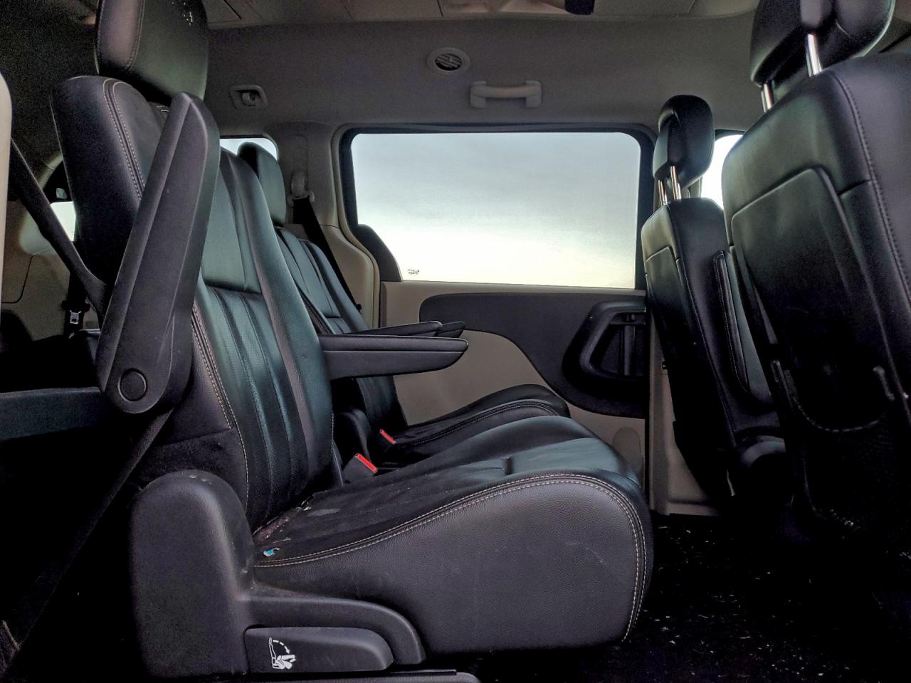 2012 CHRYSLER TOWN & COUNTRY TOURING photo 11