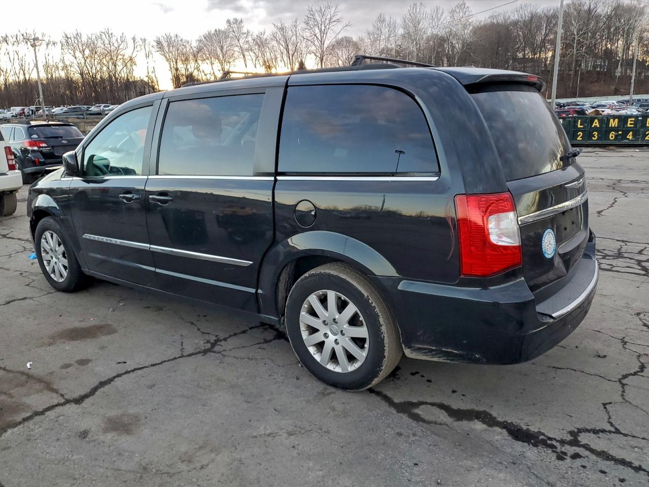 2012 CHRYSLER TOWN & COUNTRY TOURING photo 2