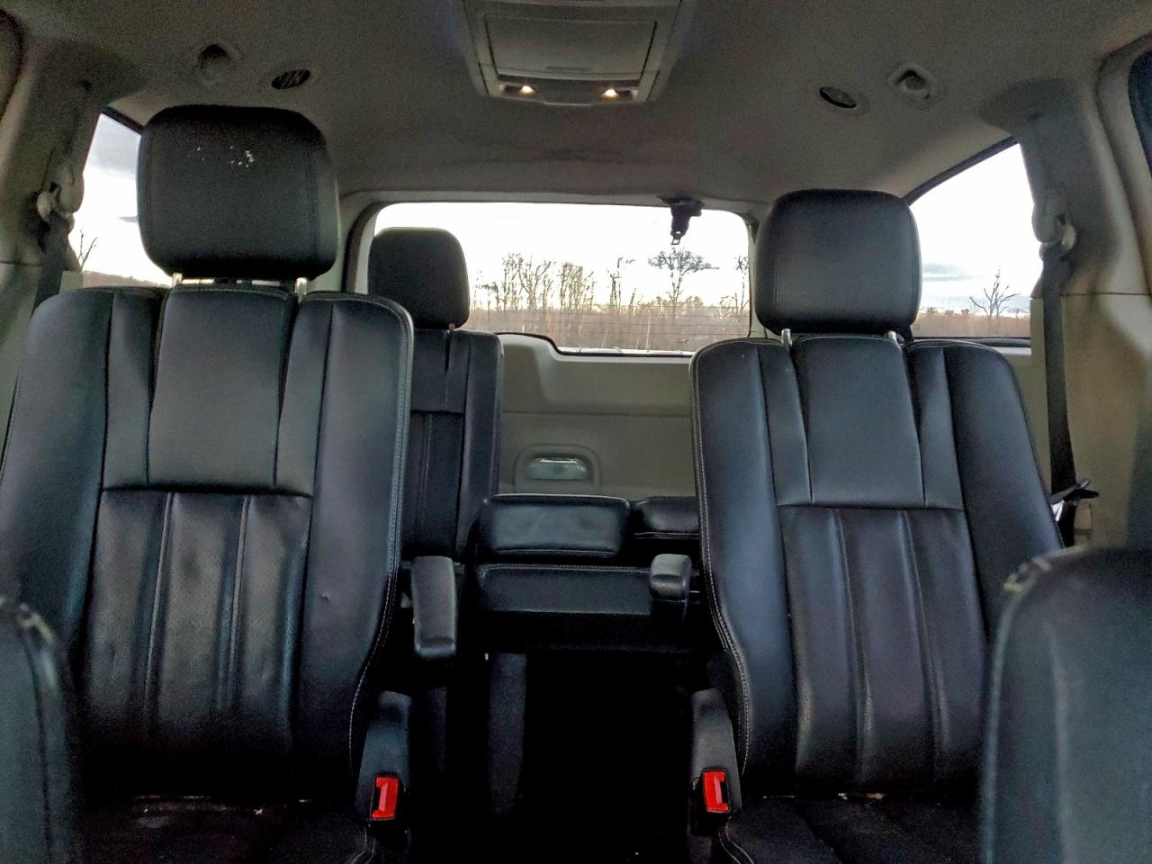2012 CHRYSLER TOWN & COUNTRY TOURING photo 10