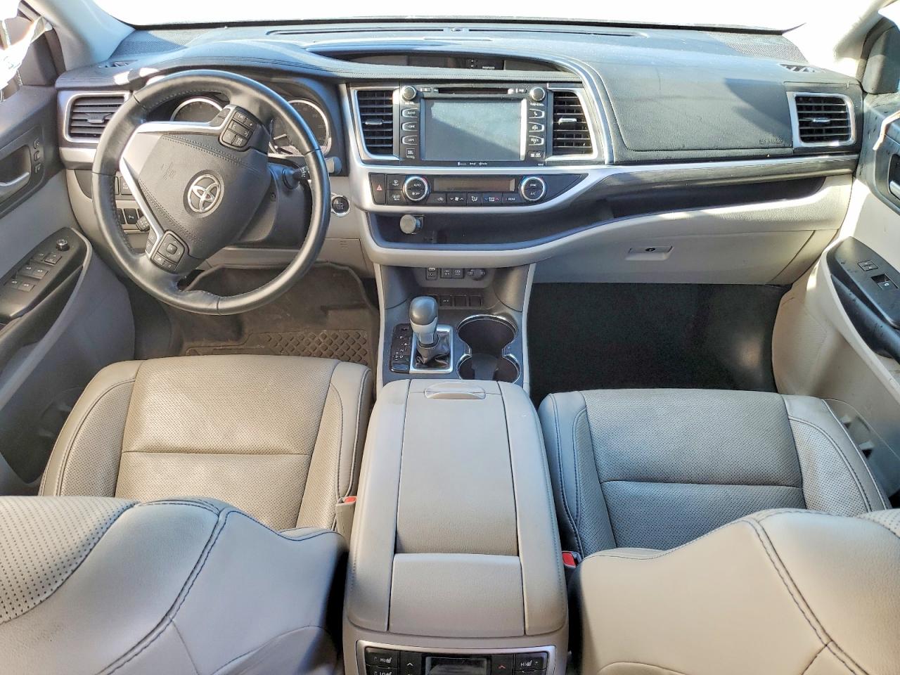 2017 TOYOTA HIGHLANDER LIMITED photo 8
