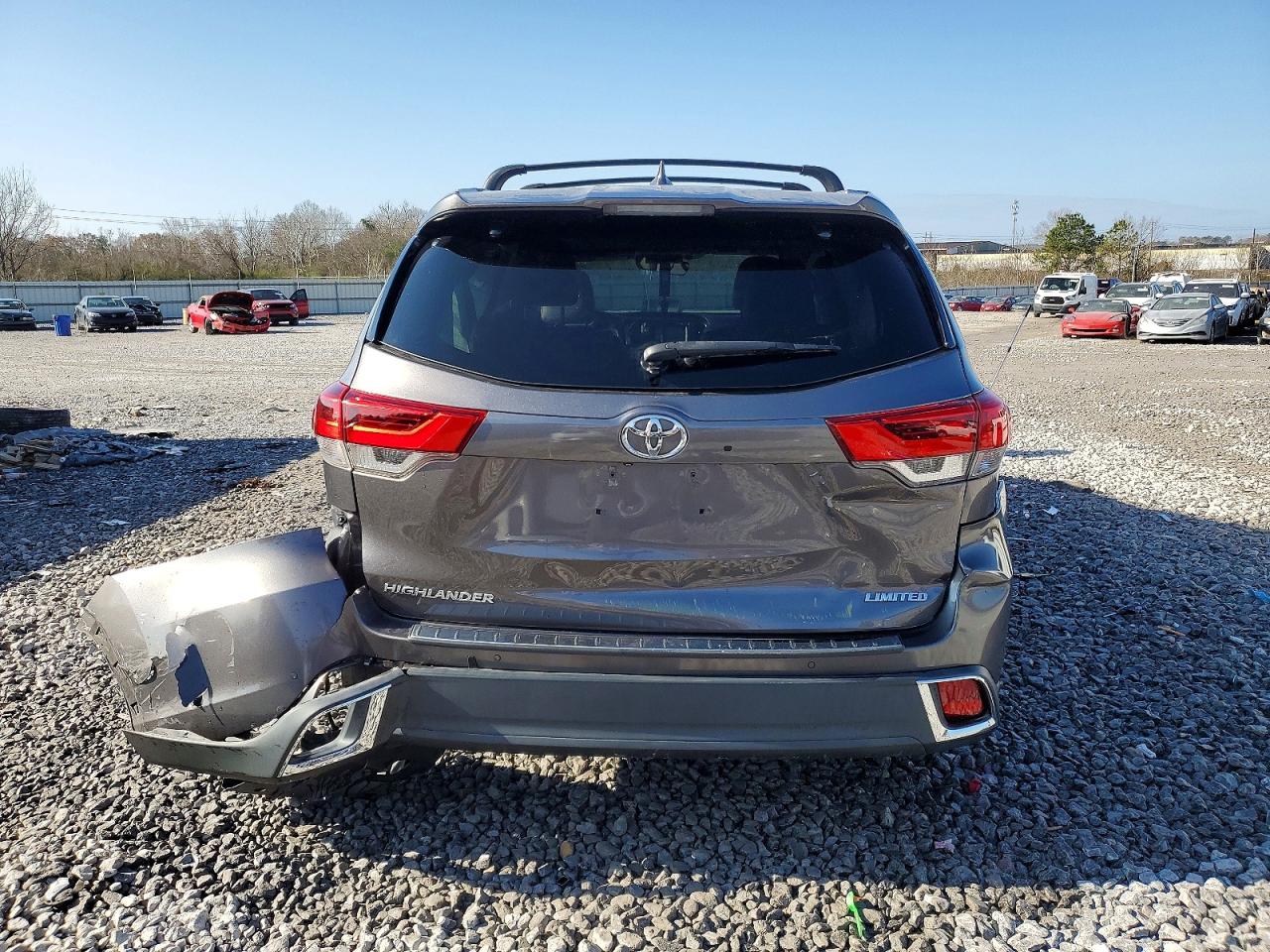 2017 TOYOTA HIGHLANDER LIMITED photo 6