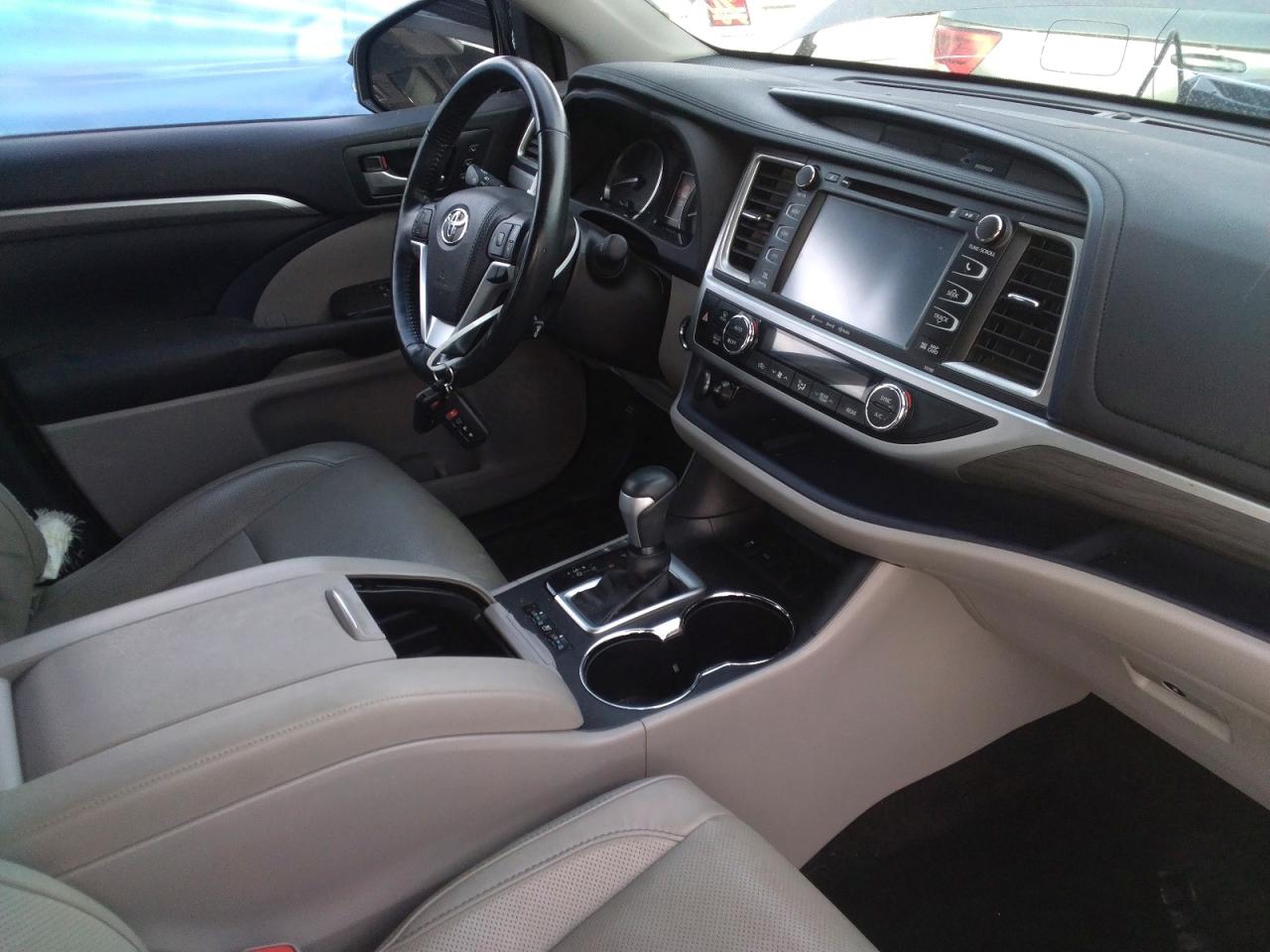 2017 TOYOTA HIGHLANDER LIMITED photo 7