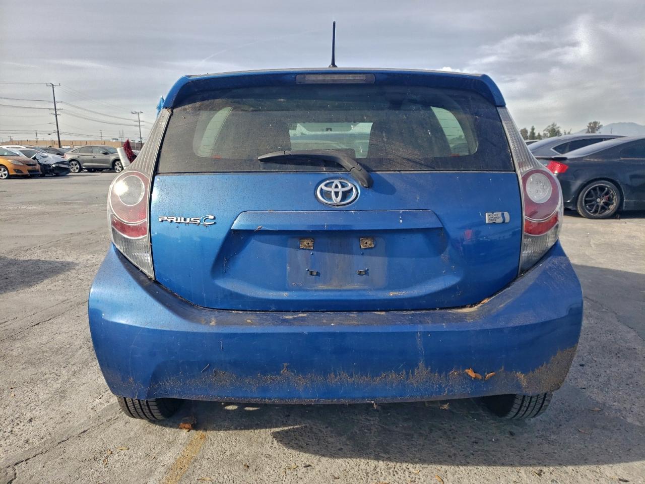 2013 TOYOTA PRIUS C photo 6